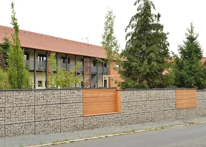 Statek U Prahy Guest house Skvorec